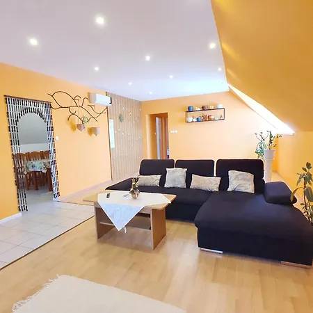 Balazs With Private Pool - Biro Tours Nr 183 Apartmán Keszthely